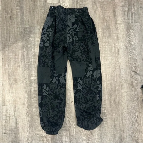 Nike Black Patterned Joggers - Picture 4 of 6